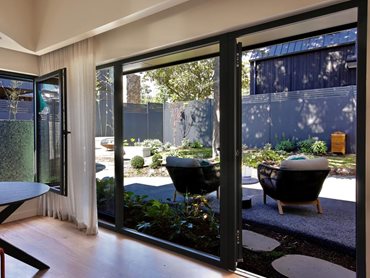 aludec jet black framing maintained a uniform look that complemented the home’s modern Art Deco aesthetic